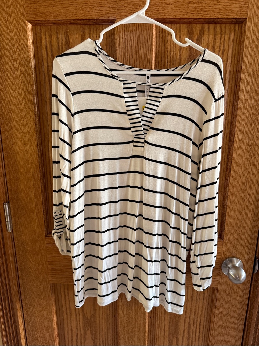 NWT Leo & Nicole Large White and Black Striped V-Notch 3/4 length sleeves